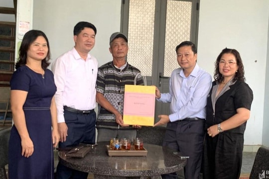 Phó Chủ tịch Thường trực UBND tỉnh dự Ngày hội Đại đoàn kết tại Anh Sơn