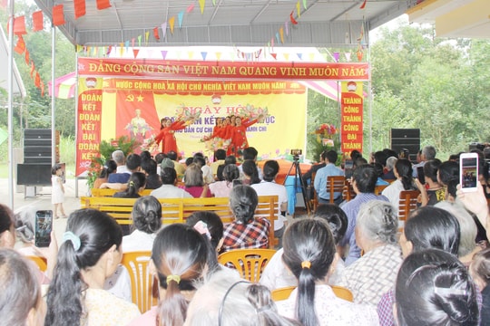 Phó Chủ tịch Thường trực HĐND tỉnh dự ngày hội Đại đoàn kết tại huyện Thanh Chương