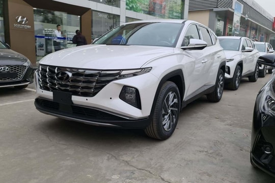 Ngân hàng siết vay mua ô tô, khách ngậm ngùi bỏ cọc