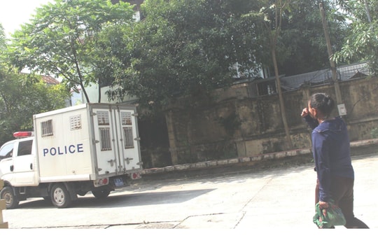 Vợ òa khóc khi chồng nhận án tử vì món tiền công 10 triệu đồng