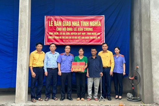 Viện Kiểm sát nhân tỉnh hỗ trợ 95 triệu đồng xây dựng nhà đại đoàn kết tại huyện Quỳ Hợp 