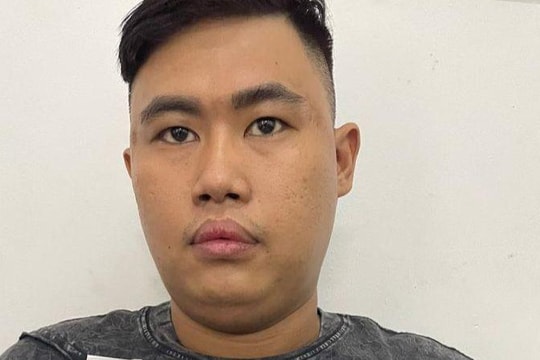 Kẹt tiền ăn chơi, xách dao khống chế phụ nữ cướp xe