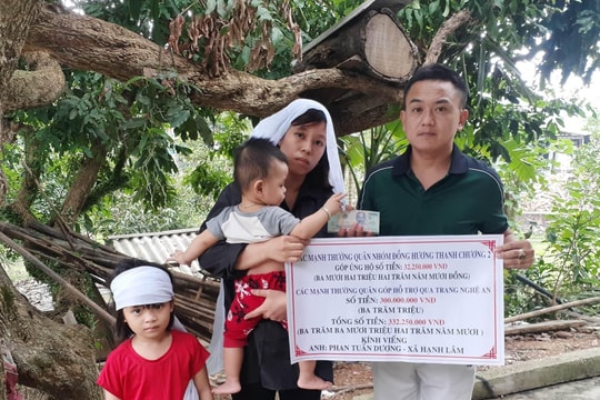 Trao hơn 330 triệu đồng hỗ trợ gia đình có người thân qua đời vì tai nạn giao thông