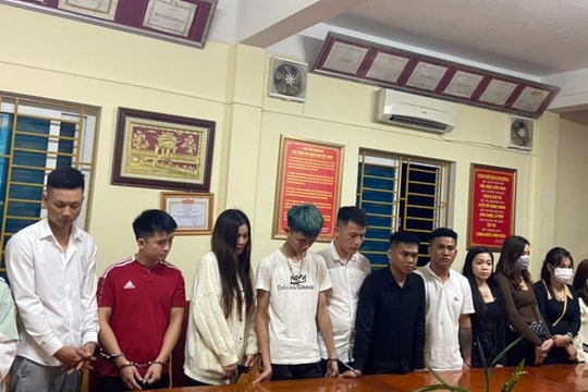 Bắt 14 ‘nam thanh nữ tú’ dùng ma túy trong quán karaoke