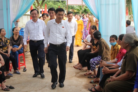 Đại biểu Quốc hội tiếp xúc cử tri tại các huyện Nam Đàn, Hưng Nguyên 