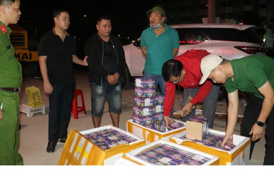 Bắt đối tượng vận chuyển 160 kg pháo nổ trái phép