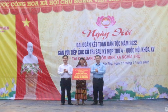 Phó Chủ nhiệm Ủy ban văn hóa giáo dục Quốc hội tiếp xúc cử tri và dự ngày hội Đại đoàn kết ở Nghĩa Đàn