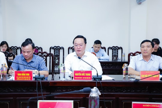 Chủ tịch UBND tỉnh Nghệ An Nguyễn Đức Trung tiếp công dân định kỳ tháng 11