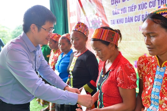 Đoàn đại biểu Quốc hội tỉnh tham gia ngày hội Đại đoàn kết toàn dân tộc, tiếp xúc cử tri tại huyện Tương Dương