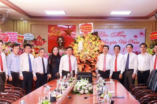 Bí thư Tỉnh ủy Nghệ An Thái Thanh Quý chúc mừng Ngày Nhà giáo Việt Nam