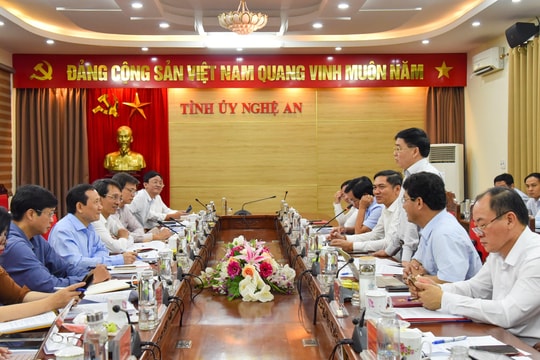 Đoàn công tác của Ban Chỉ đạo Trung ương về tổng kết Nghị quyết 26 làm việc tại Nghệ An