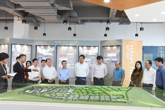 Đoàn công tác Ban Chỉ đạo Trung ương về tổng kết Nghị quyết 26 khảo sát tại các khu công nghiệp ở Nghệ An 