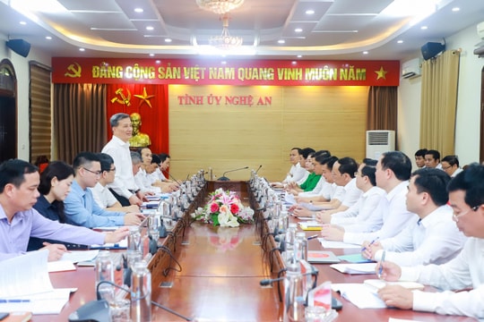 Đoàn khảo sát của Trung ương làm việc với tỉnh Nghệ An về xây dựng đội ngũ trí thức trong thời kỳ đẩy mạnh công nghiệp hóa, hiện đại hóa đất nước