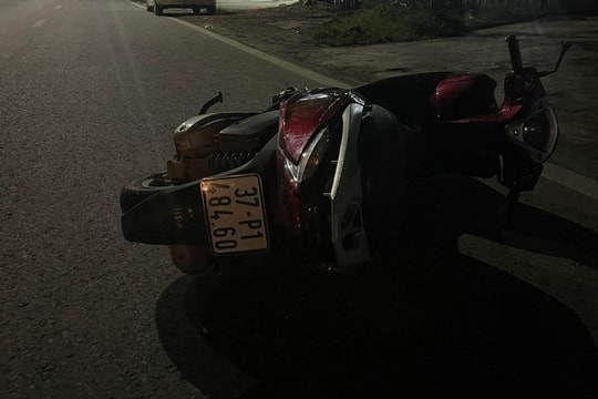 Hai xe máy va chạm trong đêm, một nữ điều dưỡng tử vong tại chỗ