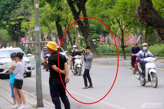 TP Vinh: Vi phạm an toàn giao thông tại tuyến đường có điểm bán hoa dạo 