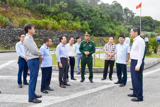 Ban Chỉ đạo Trung ương về tổng kết Nghị quyết 26 khảo sát tại cửa khẩu Thanh Thủy