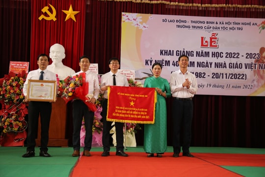 Trường Trung cấp Dân tộc nội trú Nghệ An tổ chức lễ khai giảng năm học mới 