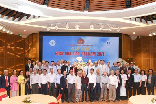 Hội đồng hương Nghệ An tại Hà Nội gặp mặt nhân ngày Nhà giáo Việt Nam