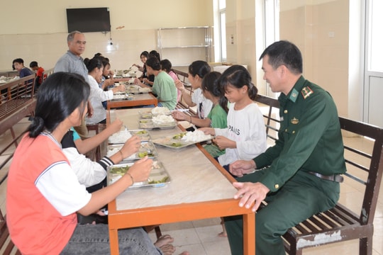 Người lính quân hàm xanh 'Đồng hành cùng ký túc xá vùng biên'