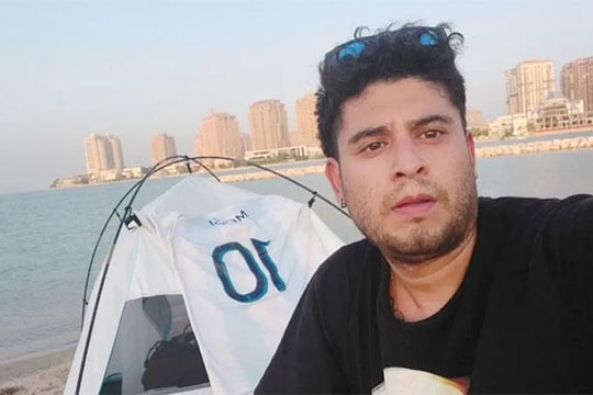 Ăn bờ ngủ bụi chỉ để… nhìn thần tượng