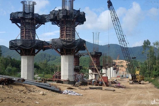  Đẩy nhanh tiến độ thi công cao tốc Diễn Châu - Bãi Vọt sau chỉ đạo của Bộ Giao thông vận tải 