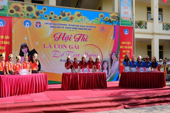 Học sinh thành phố Vinh hào hứng tham gia hội thi 'Là con gái để toả sáng'