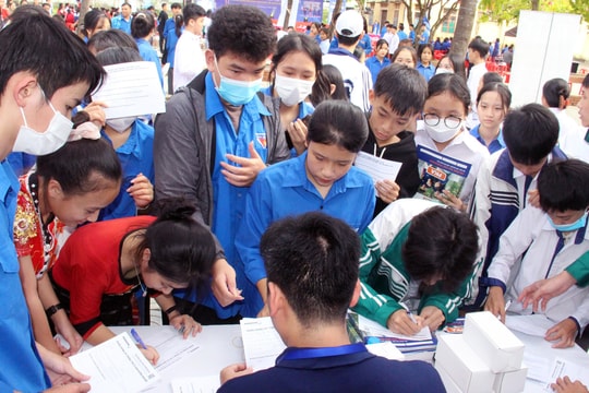 1.500 thanh niên miền núi Nghệ An tham gia Ngày hội giới thiệu việc làm 2022