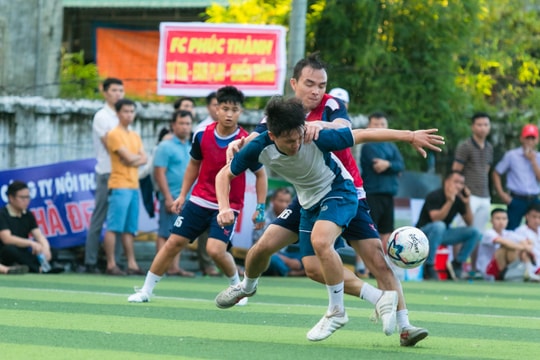 FC Levis xuất sắc giành ngôi Vô địch Giải bóng đá Hội đồng hương Yên Thành