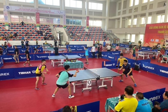 Hơn 400 vận động viên tranh tài giải 'Bóng bàn vô địch đồng đội Nghệ An năm 2022'
