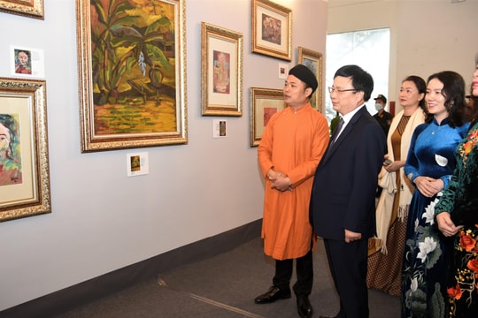 Giới thiệu gần 120 bức tranh về thơ Hồ Xuân Hương tới người dân Nghệ An