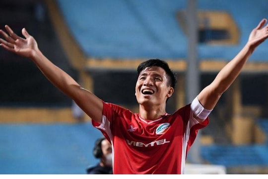 Câu lạc bộ Nam Định muốn có Bùi Tiến Dũng; Tân binh V.League ‘chơi lớn’, mang về thầy ngoại Brazil