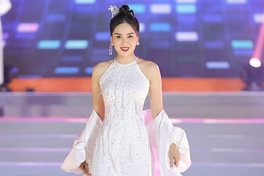 MC Mai Ngọc VTV gây bất ngờ với khả năng catwalk