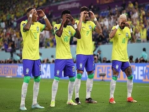 'Sự màu mè' của tuyển Brazil 