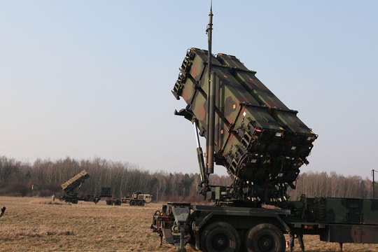 Đức quyết định đặt tổ hợp tên lửa phòng không Patriot tại Ba Lan 