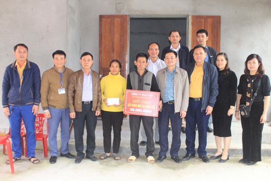 Ủy ban Mặt trận Tổ quốc tỉnh Nghệ An bàn giao 3 nhà ‘Đại đoàn kết’ cho các hộ nghèo ở Quỳ Hợp