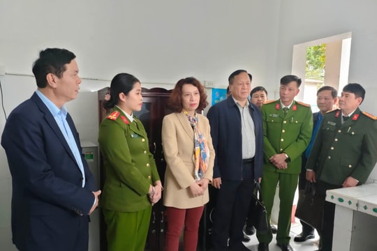 Thứ trưởng Bộ Y tế kiểm tra công tác phòng chống HIV tại Trại giam số 6