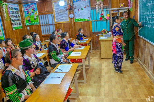 Lớp học xóa mù nơi bản Mông biên giới