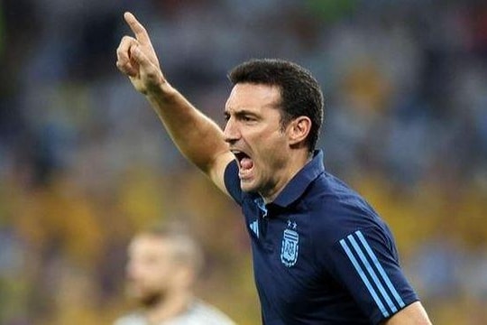 Huấn luyện viên Argentina nổi điên vì rò rỉ thông tin mật trước đại chiến với tuyển Hà Lan