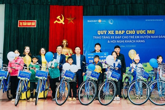 Bảo Việt Nhân thọ Nghệ An trao 20 suất học bổng cho học sinh nghèo hiếu học tại Nam Đàn 