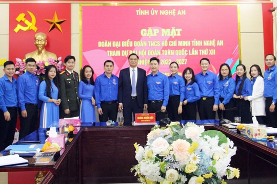 Phó Bí thư Tỉnh ủy Hoàng Nghĩa Hiếu gặp mặt đoàn đại biểu Nghệ An dự Đại hội Đoàn toàn quốc lần thứ XII