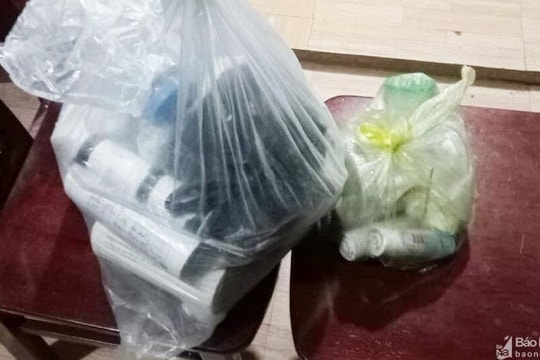 Phát hiện hai học sinh mua nguyên liệu trên mạng để sản xuất pháo nổ