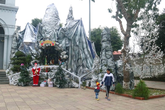 Rộn ràng không khí chuẩn bị chào đón Giáng sinh ở Nghệ An