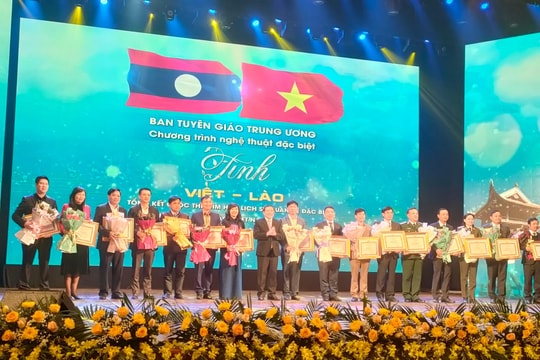 Ban Tuyên giáo Tỉnh ủy Nghệ An được tặng Bằng khen tại cuộc thi 'Tìm hiểu lịch sử quan hệ đặc biệt Việt Nam - Lào'