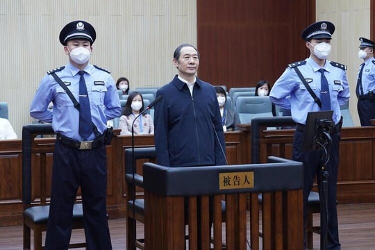 Bí mật trong hộp hải sản quan tham Trung Quốc dâng tặng cấp trên