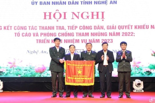 Thanh tra tỉnh Nghệ An đón nhận Cờ thi đua của Thủ tướng Chính phủ