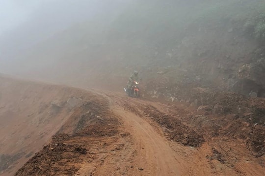 Tạm thông đường, xe ô tô vào được trung tâm xã Tây Sơn (Kỳ Sơn)