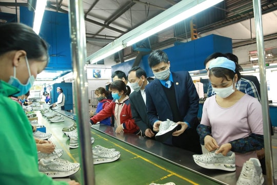 Cần hỗ trợ lao động không đủ điều kiện hưởng bảo hiểm thất nghiệp 