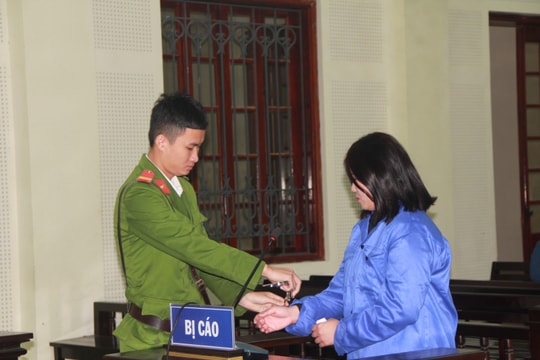 Bi kịch gia đình vợ trẻ 'nối gót' chồng vào tù