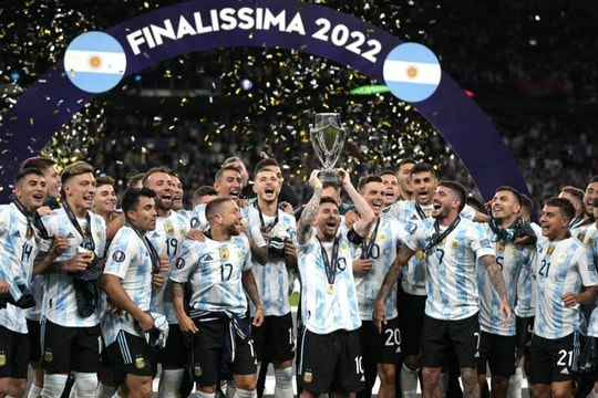 Ronaldo và Messi : Ai xuất sắc hơn?