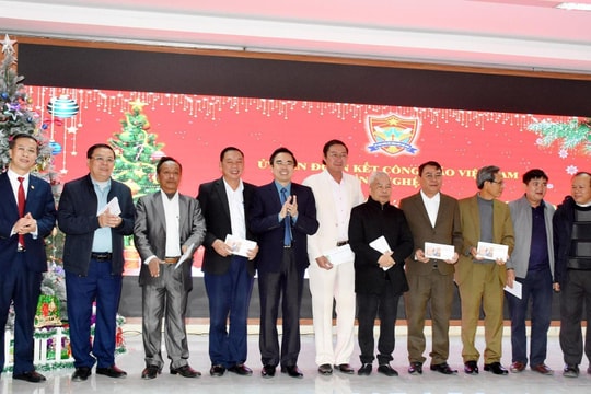 Nghệ An: Khen thưởng nhiều tập thể, cá nhân có thành tích trong phong trào thi đua yêu nước của đồng bào Công giáo